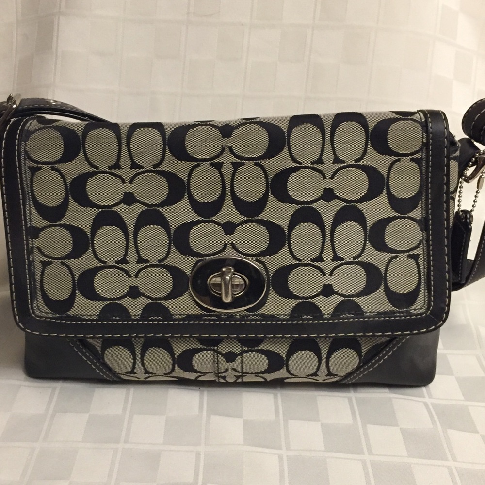 EUC COACH PURSE